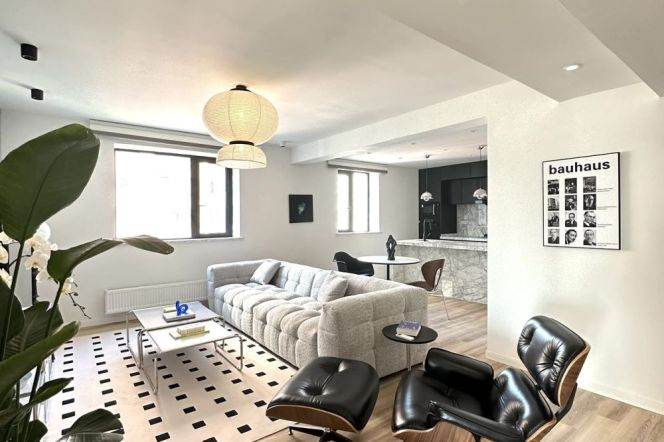 3 Brs, 2 Baths with Wall heating/Oven/Dish washer, 150 sqm @ Zhongshan park L2,3&4