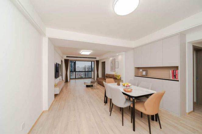 Changshu rd/Huashan rd elevator building 3brs/2lr/2ba apt wt floor heating;L1/7