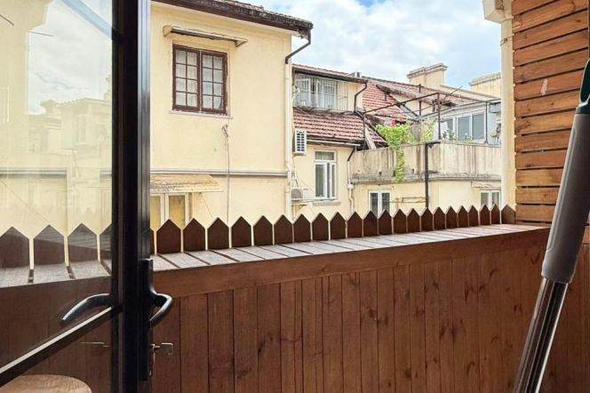Middle Huaihai Rd Station 1Br with Open Balcony Line13
