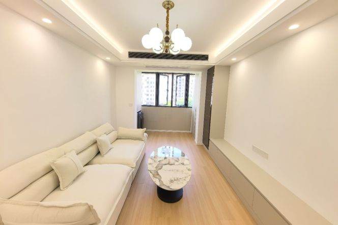 jiangsu rd elevator 2BR/big living room@L2/11
