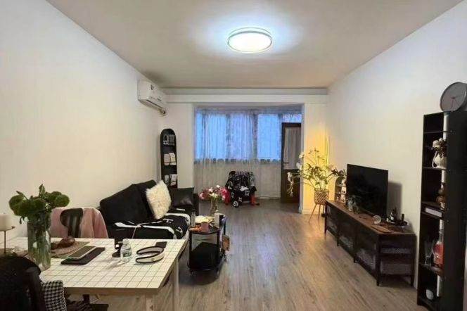 Good size 2BR APT nice view Changle Rd 9800