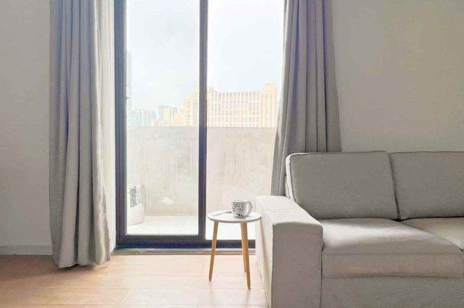 Jing'an Temple Station Elevator 3Br/2Bath with Open Balcony Line2/7/14