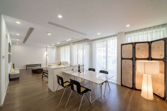 Huge Private Terrace Xujiahui 4-Bedroom 