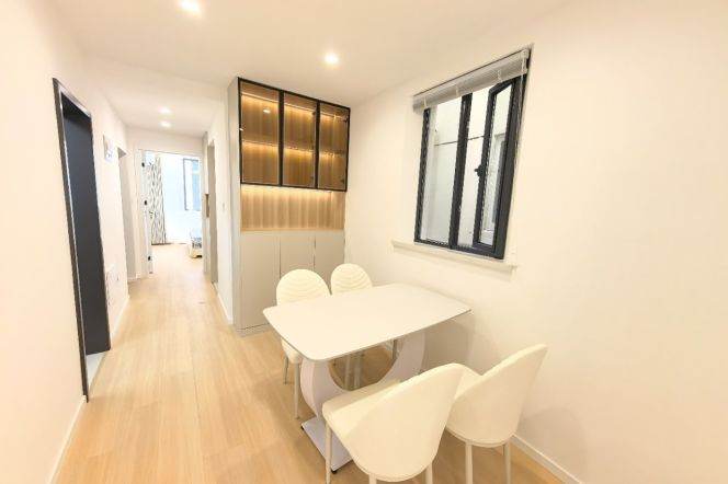 jiangsu rd elevator 2BR/big living room@L2/11