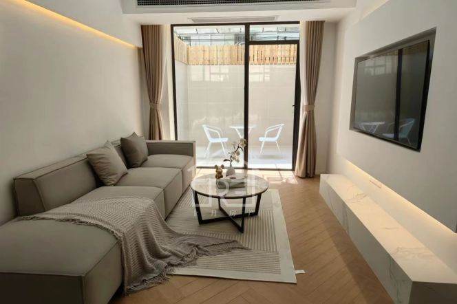 Big terrace one bedroom Apt+central AC+dryer+oven @ Zhongshan Park