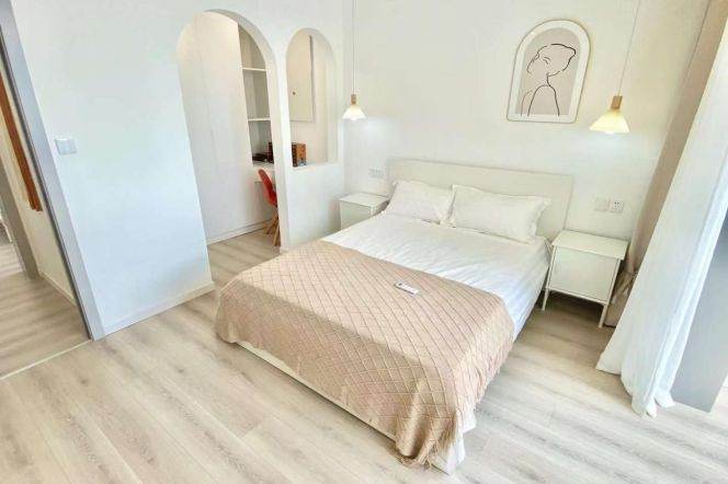 High rise 2bedrooms apt with central AC & oven@ Xujiahui 