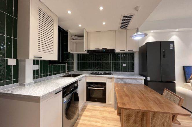 Standard 1Br | Next to L2/11 Jiangsu Rd & Zhongshan Park  | Great sunshine | 9.5K