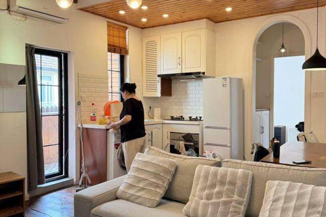 Middle Huaihai Rd Station 1Br with Open Balcony Line13