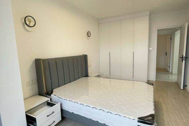 Hongqiao rd 2BR 1LR@L10/3/4,bright room/elevator/band furniture