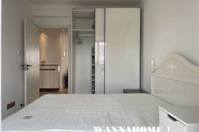 Spacious&Bright 3Bdrs 2Baths Apt+Stunning View+Great Compound+L1 Xin Zha Rd+People's Square
