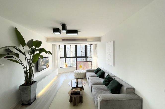 3 Brs, 2 Baths, Floor heating/Central ac/Oven, 150 sqm @ Hongqiao metro L3,4&10