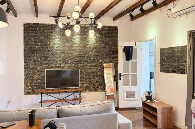 Middle Huaihai Rd Station 1Br with Open Balcony Line13