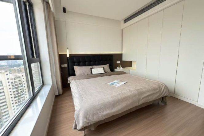 Brand-new one bedroom Apt+Floor heating+central AC+oven @ Yan'an Rd(W)