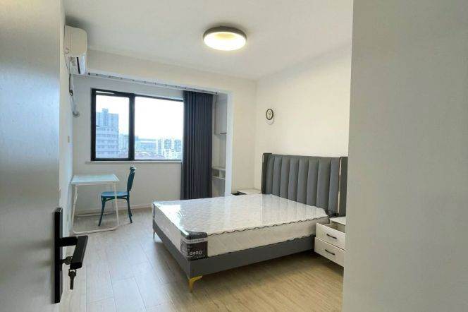 Hongqiao rd 2BR 1LR@L10/3/4,bright room/elevator/band furniture