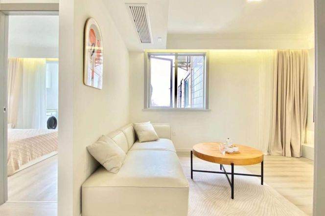 High rise 2bedrooms apt with central AC & oven@ Xujiahui 