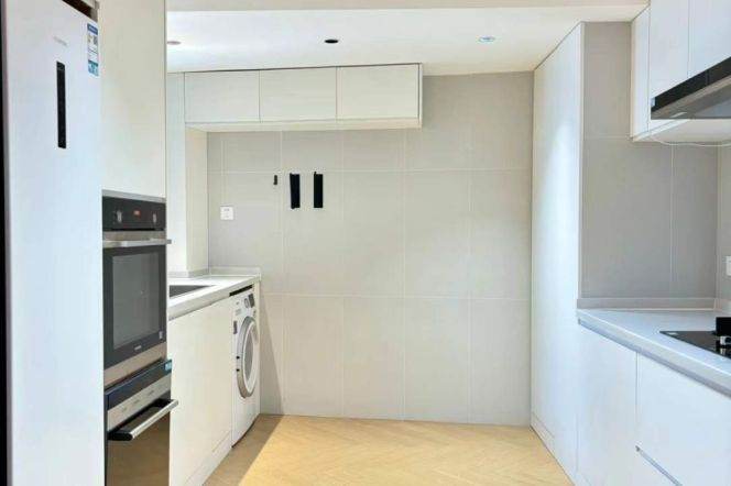 2BR 2BTH w/ Gym & Pool nr Jing'An Temple M2/7/14
