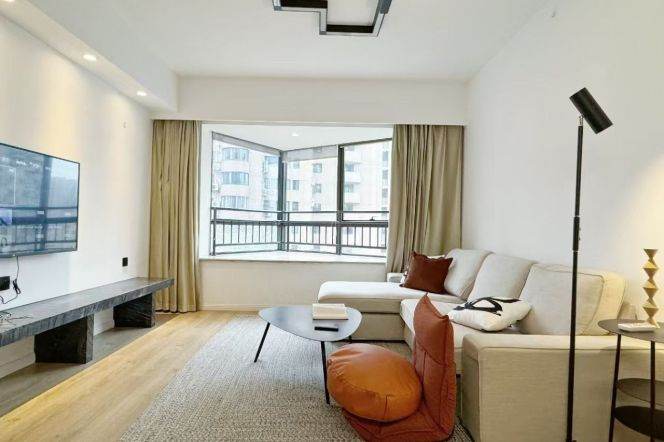 Modern 1br near West Nanjing Rd