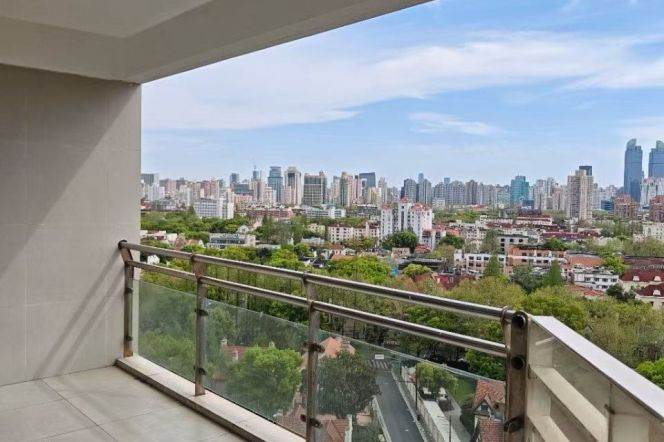 Huashan rd  Luxury 145㎡ 3-Bedroom | Changning | Metro Access & Classic Wutong Road View