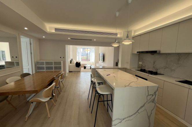 Modern 3brs with floor heating and balcony in central downtown 
