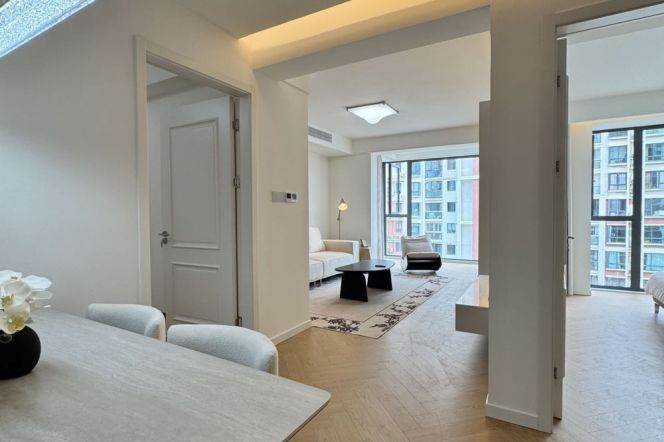 Scenic windows | Modern&Sapcious 2Br +Heating | 0step to Longde rd metro L11/13