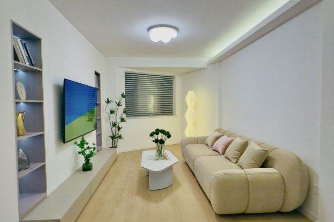 Elevator Apt close to Plaza 66