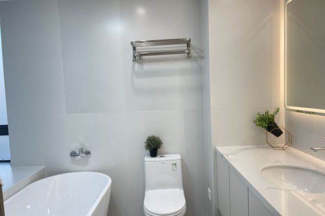 Modern 3brs with floor heating and balcony  belong to Xintiandi area and Dapuqiao ,