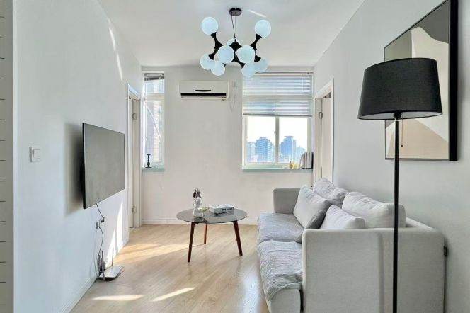 Modern 2br with elevator near West Nanjing Rd