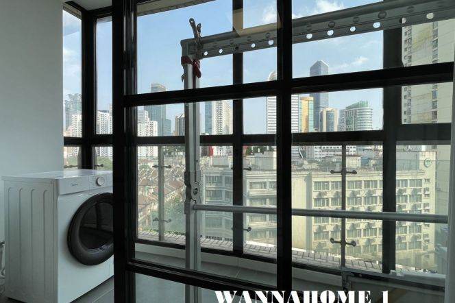 Spacious&Bright 2Bdrs 1Bath Apt+Jing'an Temple+Stunning View+Great Compound+Large Balcony