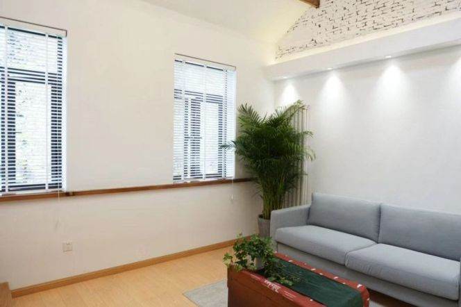 Nice terrace 2Brs/1Lr/2Bts apt nr South shanxi rd,M1/10/12