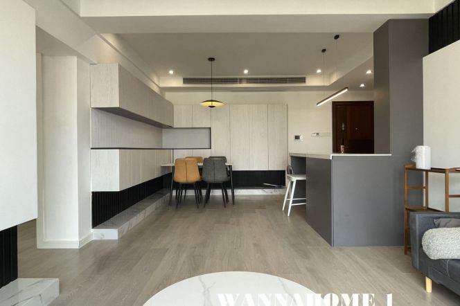 Spacious&Bright 2Bdrs 1Bath Apt+Jing'an Temple+Stunning View+Great Compound+Large Balcony