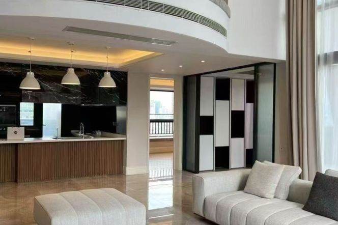 Modern douplex 4brs with floor heating and terrace nearby west nan jing road
