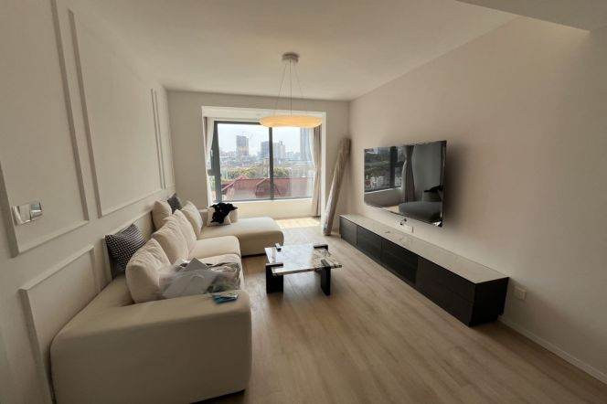 Modern 3brs with floor heating and balcony in central downtown 