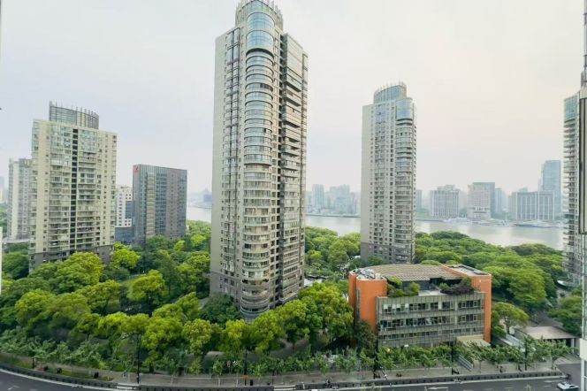 Modern 4brs with floor heating and river view belong to Lujiazui 