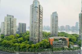 Modern 4brs with floor heating and river view belong to Lujiazui 