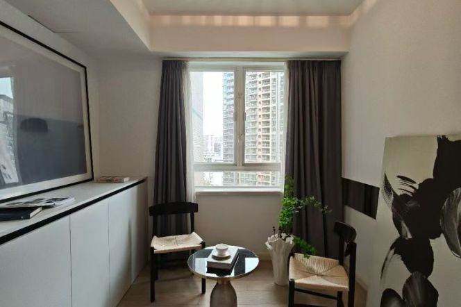 Huashan rd  Luxury 145㎡ 3-Bedroom | Changning | Metro Access & Classic Wutong Road View
