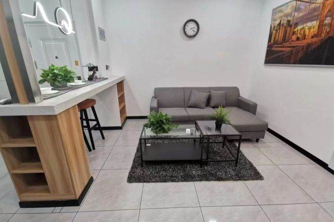 changping rd elevator 1BR/big living room@L7