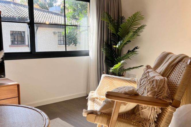 South Shanxi Rd Station Loft 1Br/2Bath Line1/10/12