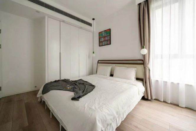 Top of city bright wall heated 1br/2lr/1ba apt wt balcony;L2/12/13