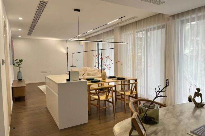 modern 4brs floor heating big terrace in Xujiahui line 1,9,11 and Xujiahui park ,Church 