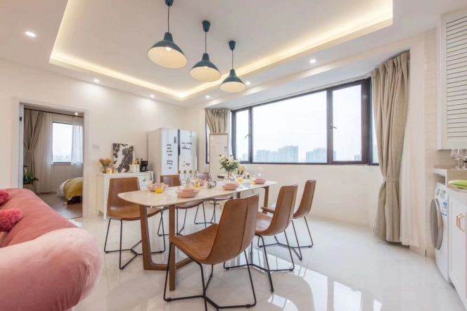 4 Brs, 2 Baths, Balcony/Oven/Dryer, 160 sqm with High Value @ People Square L2