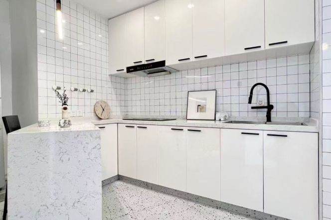 Modern 2br with elevator near West Nanjing Rd