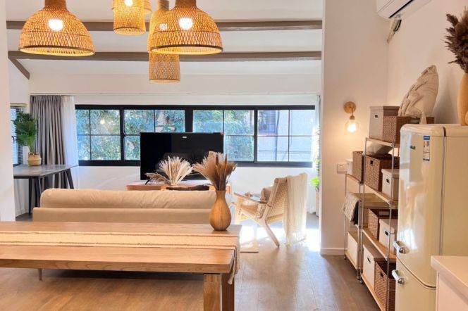 South Shanxi Rd Station Loft 1Br/2Bath Line1/10/12