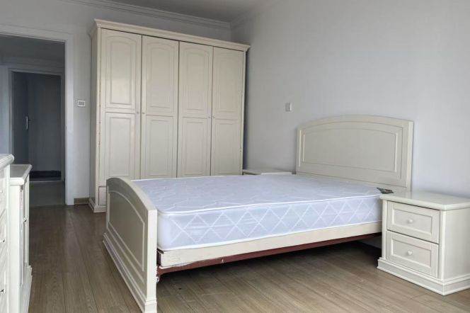 2BR with elevator near line 1 S.Huang'pi Rd and Xintiandi can long and short term lease
