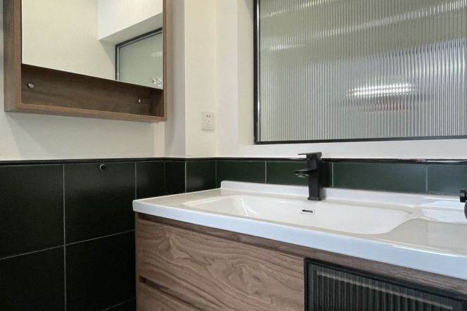 Bright&Modern&Clean 1Bdr 1Bath Apt+ L10/11 Jiaotong Uni. Metro+Hua Shan Rd+6F Walk Up
