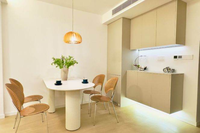 Elevator Apt close to Plaza 66