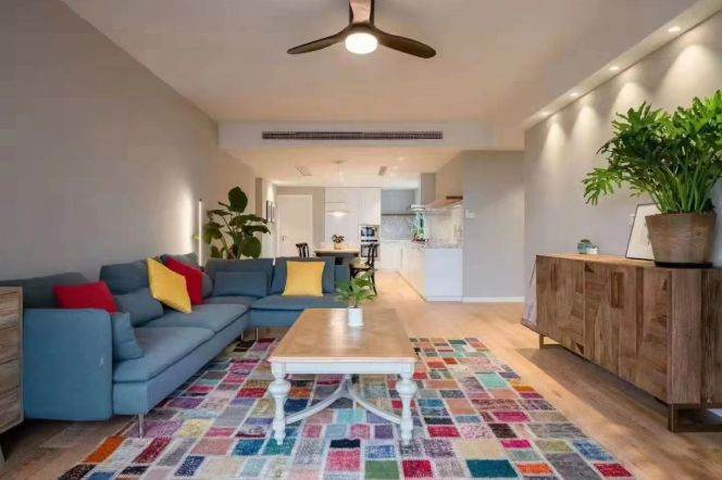 Modern 3brs with balcony and wall raditor in central downtown 