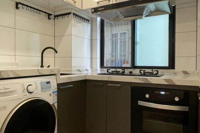 Bright&Modern&Spacious Elevator 2Bdrs 1Bath Apt+Large Closets/L7 Chang Ping Rd