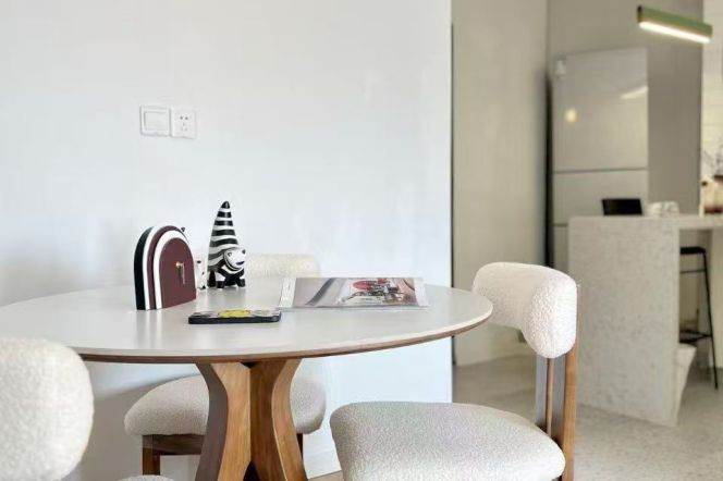 Modern 2br with elevator near West Nanjing Rd