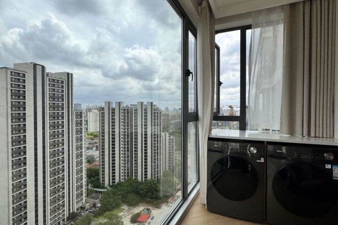 Scenic windows | Modern&Sapcious 2Br +Heating | 0step to Longde rd metro L11/13