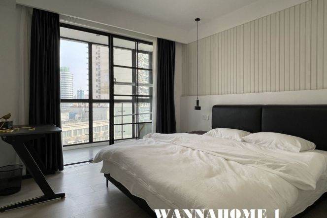 Spacious&Bright 2Bdrs 1Bath Apt+Jing'an Temple+Stunning View+Great Compound+Large Balcony